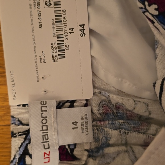 LIZ CLAIBORNE BRAND WOMEN'S PLUS SIZE WHITE AND BLUE FLORAL SHORTS SIZE 14 - Picture 5 of 14